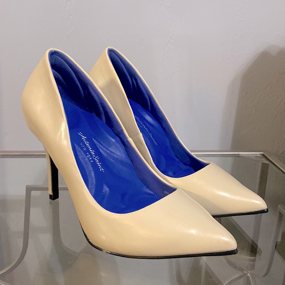 Classic Nude Leather High Heels, Size 8B, NWT